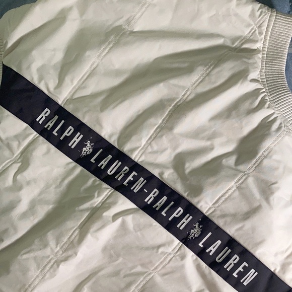 This is a Ralph Lauren puffer jacket it’s medium - Picture 2 of 4
